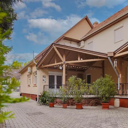 Kenza Apartmans Апартаменты