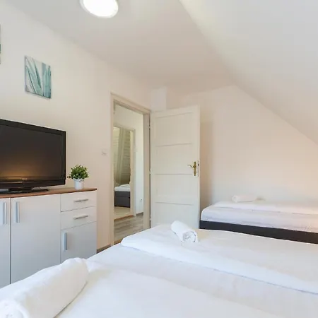Kenza Apartmans Шиофок
