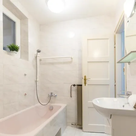Kenza Apartmans Апартаменты *