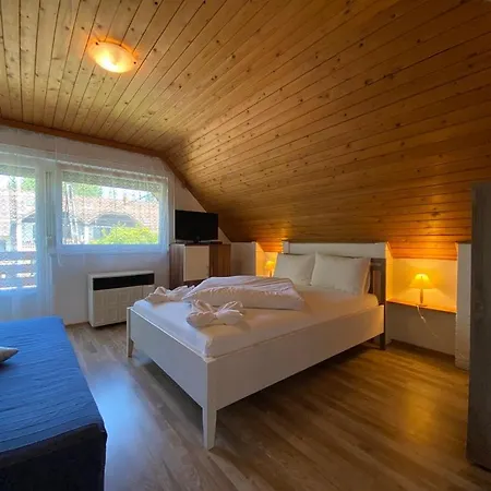 Kenza Apartmans * Шиофок