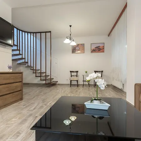 Kenza Apartmans Апартаменты