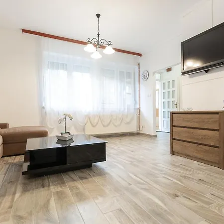 Kenza Apartmans * Шиофок