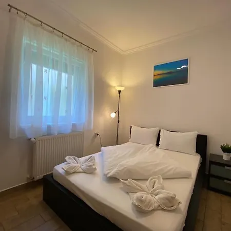 Kenza Apartmans Шиофок