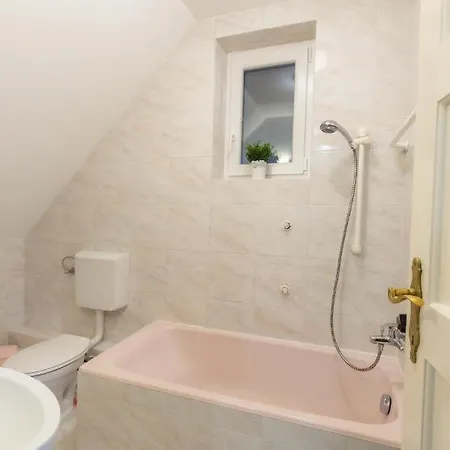 Kenza Apartmans * Шиофок