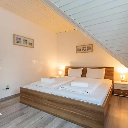 Kenza Apartmans * Шиофок